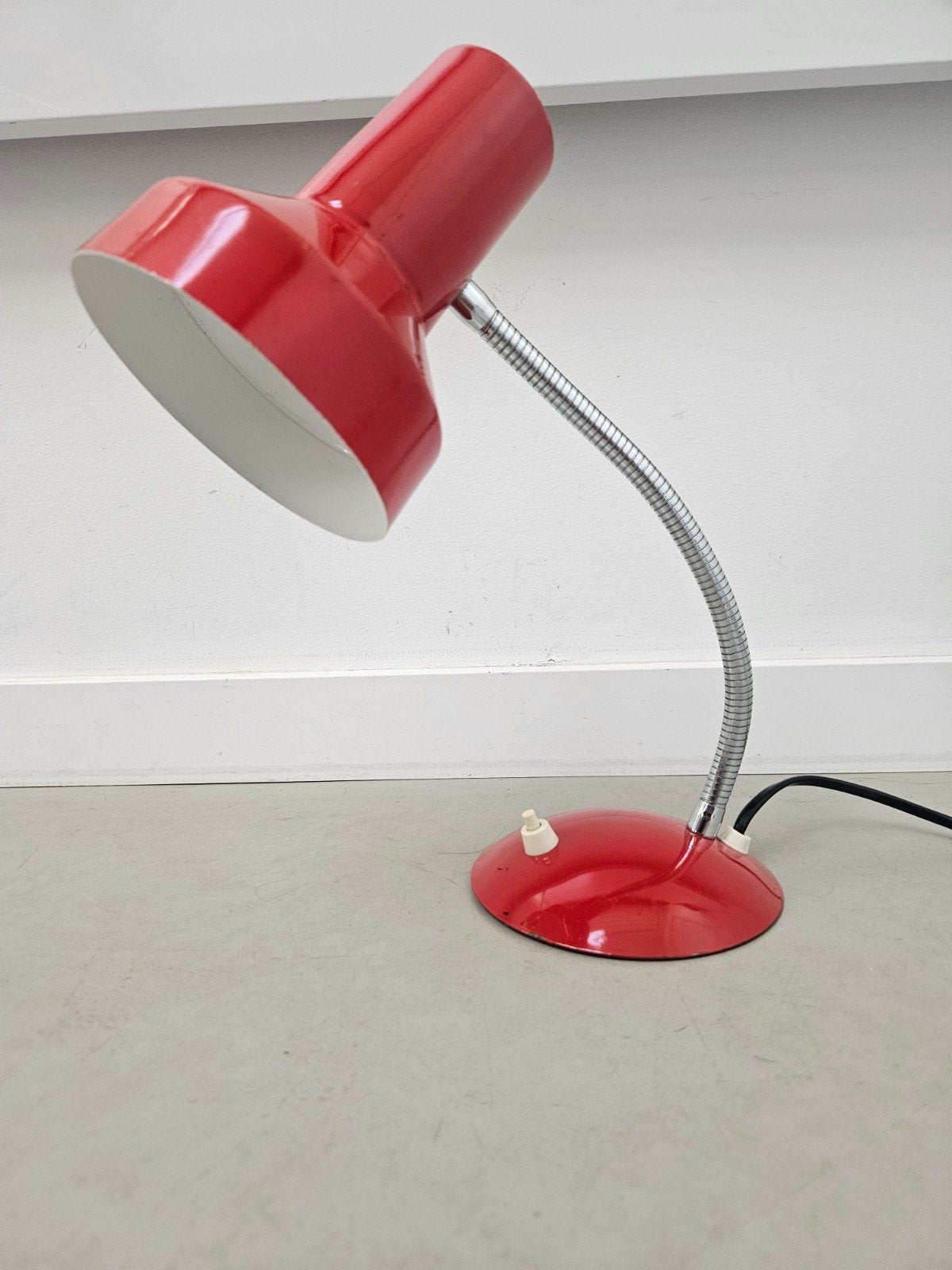 Vintage Hala Zeist 757 Tafellamp Rood, Huis en Inrichting, Lampen | Tafellampen, Ophalen of Verzenden, Minder dan 50 cm