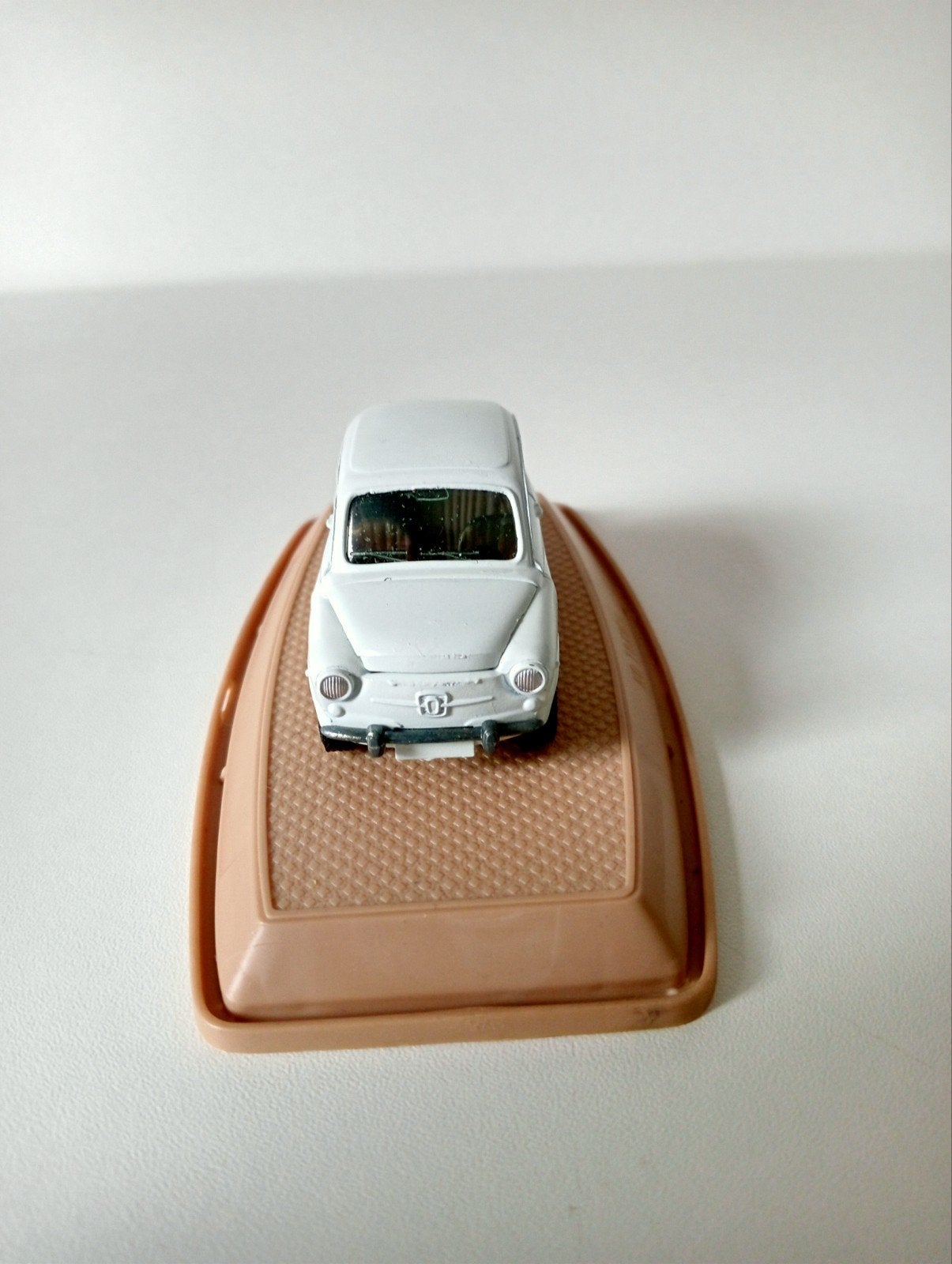 Witte Pilen Seat 600 schaalmodel met originele doos, Ophalen of Verzenden, Nieuw, Auto