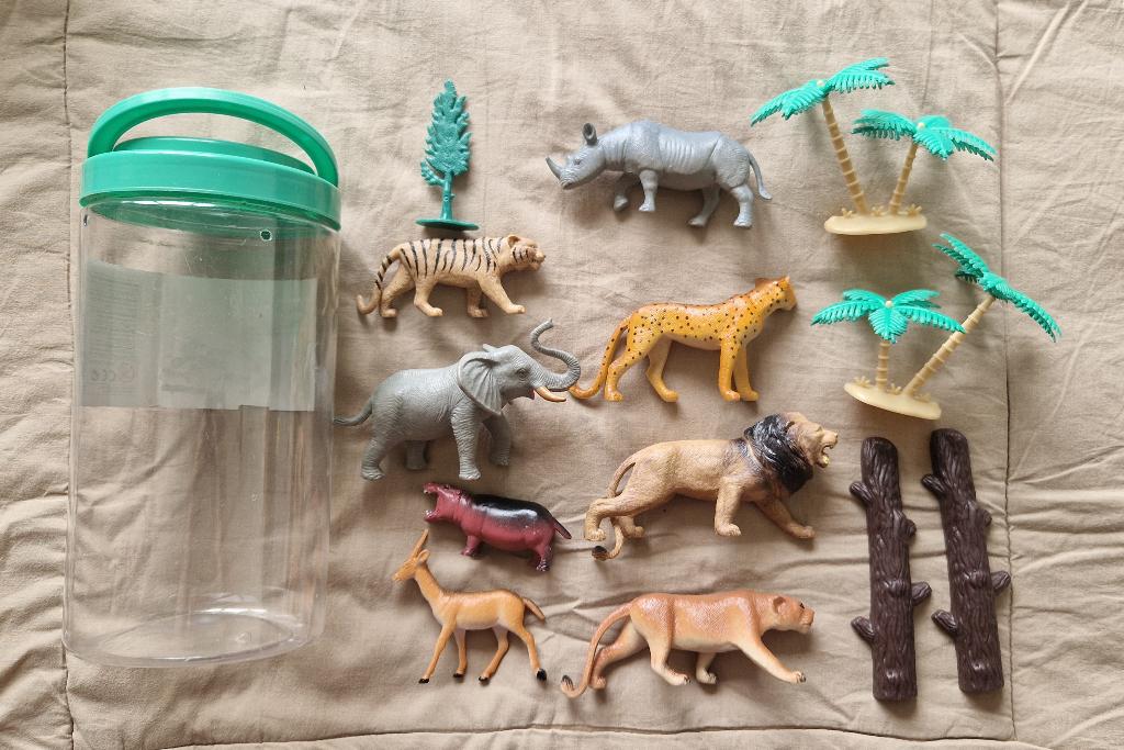 Speelgoed jungle dieren in draagbare ton, Ophalen, Gebruikt, Jongen of Meisje