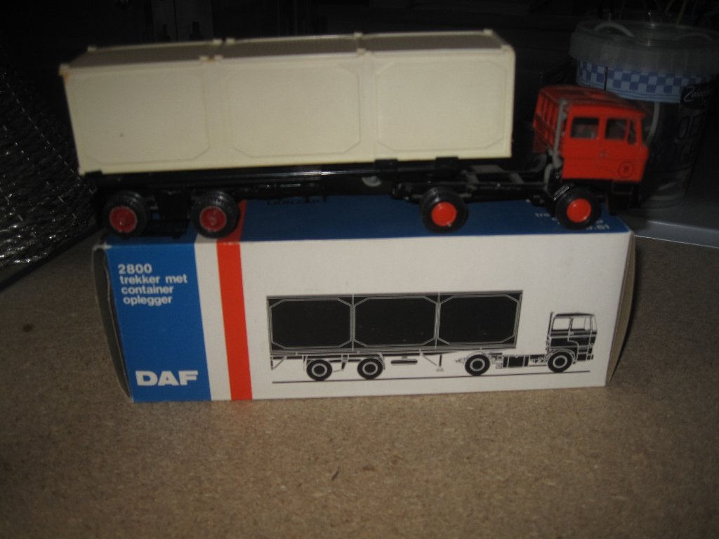 Lion car 61 - Dat 2800 trekker met container oplegger, Ophalen of Verzenden, Gebruikt, Bus of Vrachtwagen, Lion Toys