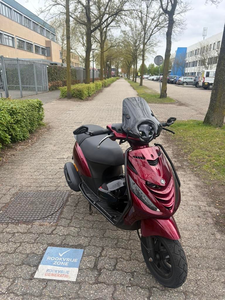 Piagio zip 2018, Fietsen en Brommers, Ophalen, Zo goed als nieuw, Benzine, Zip