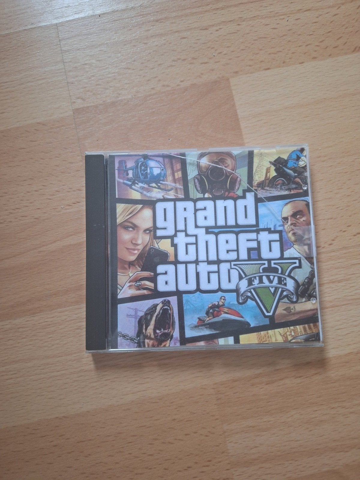 GTA 5 PS4 - Goede staat, doosje lichte schade, Spelcomputers en Games, Ophalen of Verzenden, Gebruikt