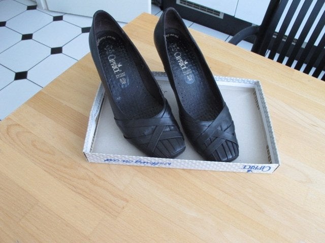 schoenen (pump), Kleding | Dames, Schoenen, Pumps, Zwart, Ophalen of Verzenden, Zo goed als nieuw