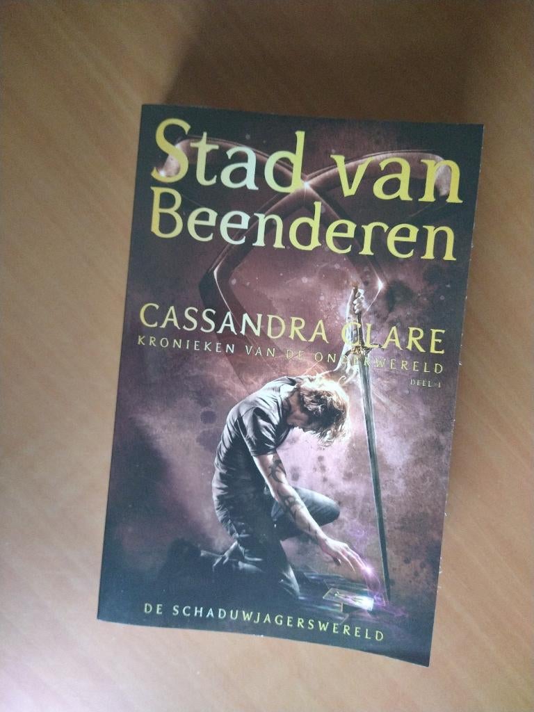 Clare, Cassandra. Stad van Beenderen, Boeken, Ophalen of Verzenden, Zo goed als nieuw