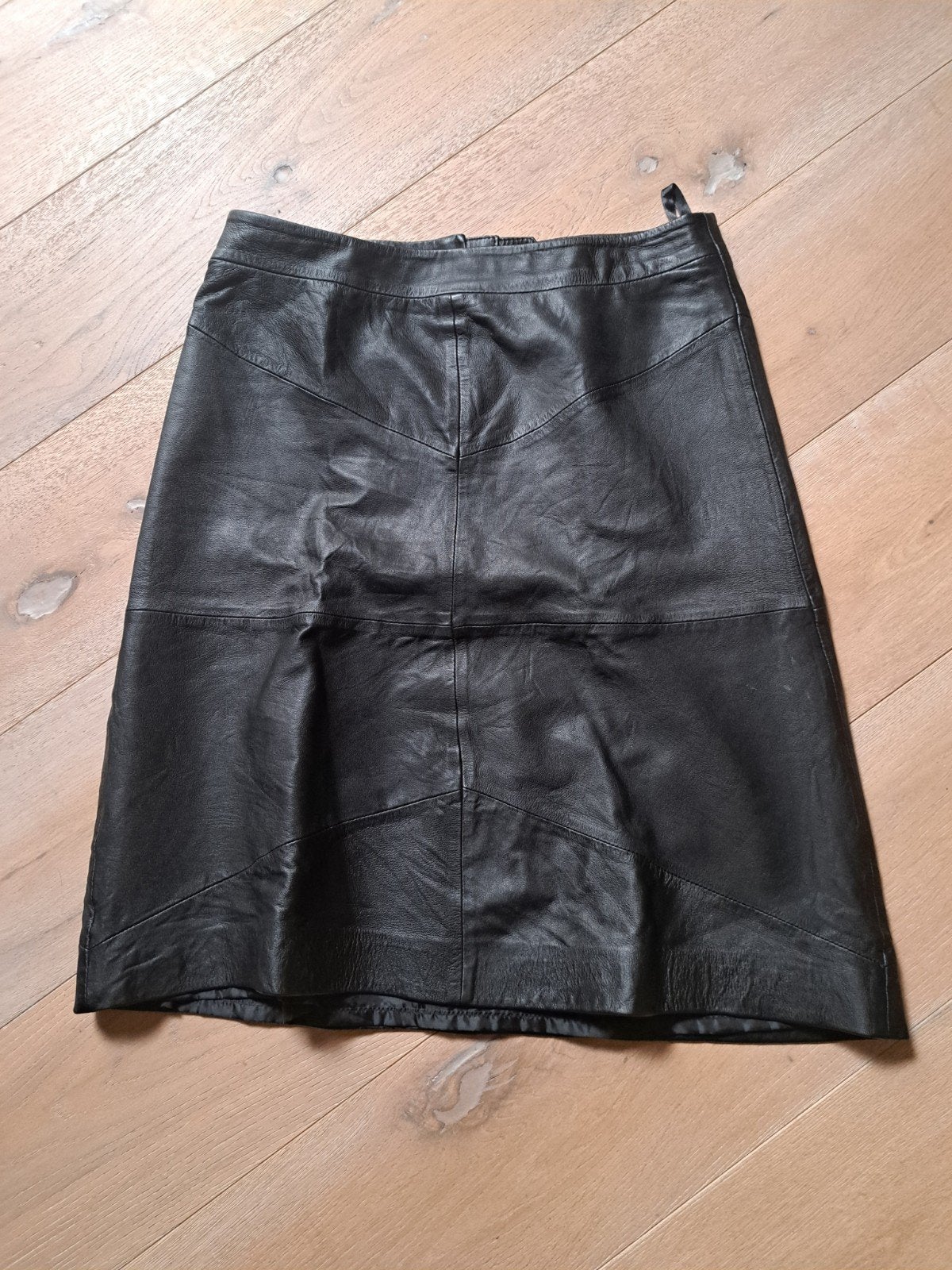 zwarte lams leren rok maat 42, Kleding | Dames, Rokken, Zwart, Maat 42/44 (L), Ophalen of Verzenden, Zo goed als nieuw