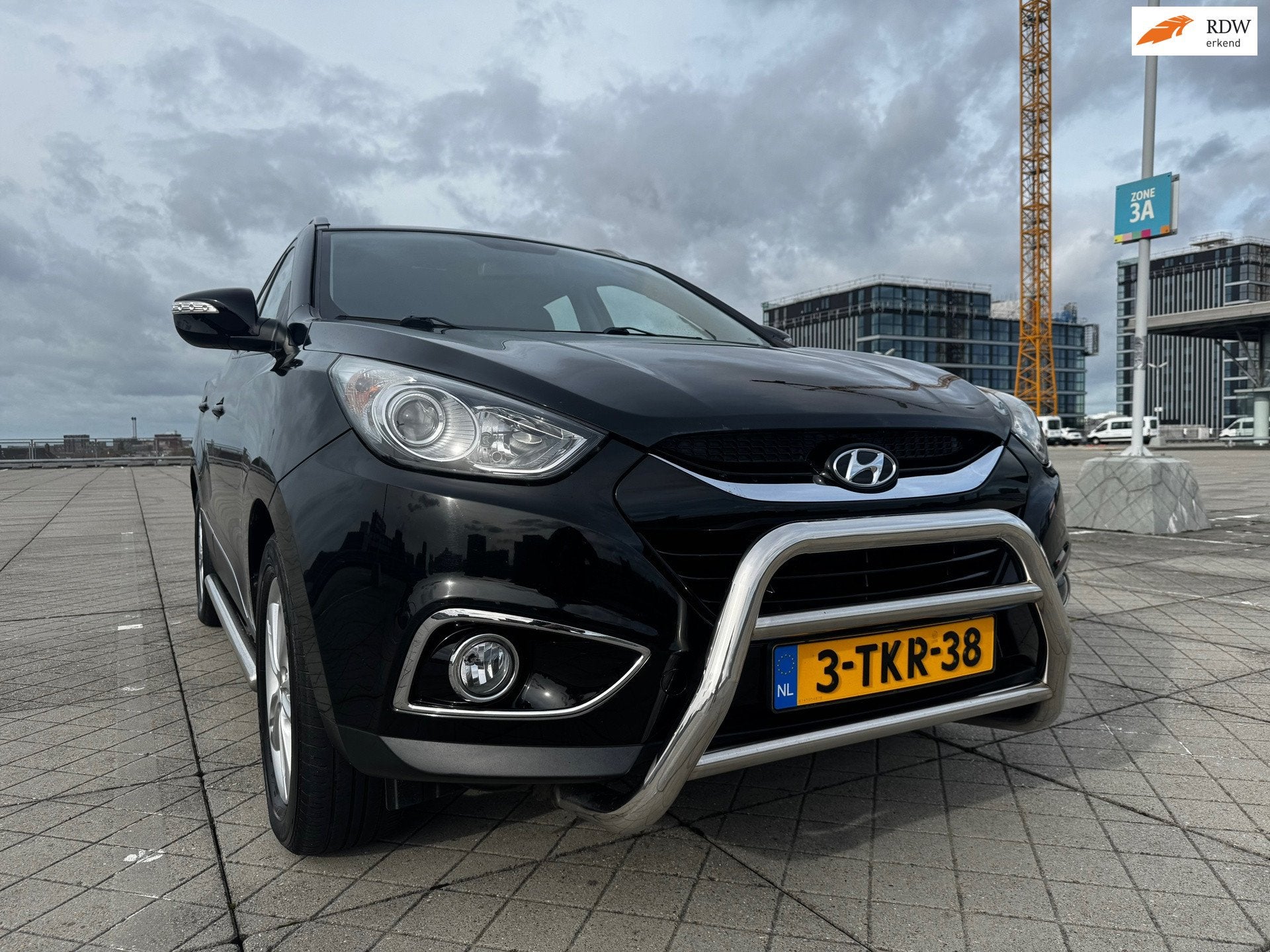 Hyundai Ix35 2.0i Business Edition AUT NAVI AIRCO CAMERA PDC, Auto's, Gebruikt, Zwart, 4 cilinders, Leder en Stof