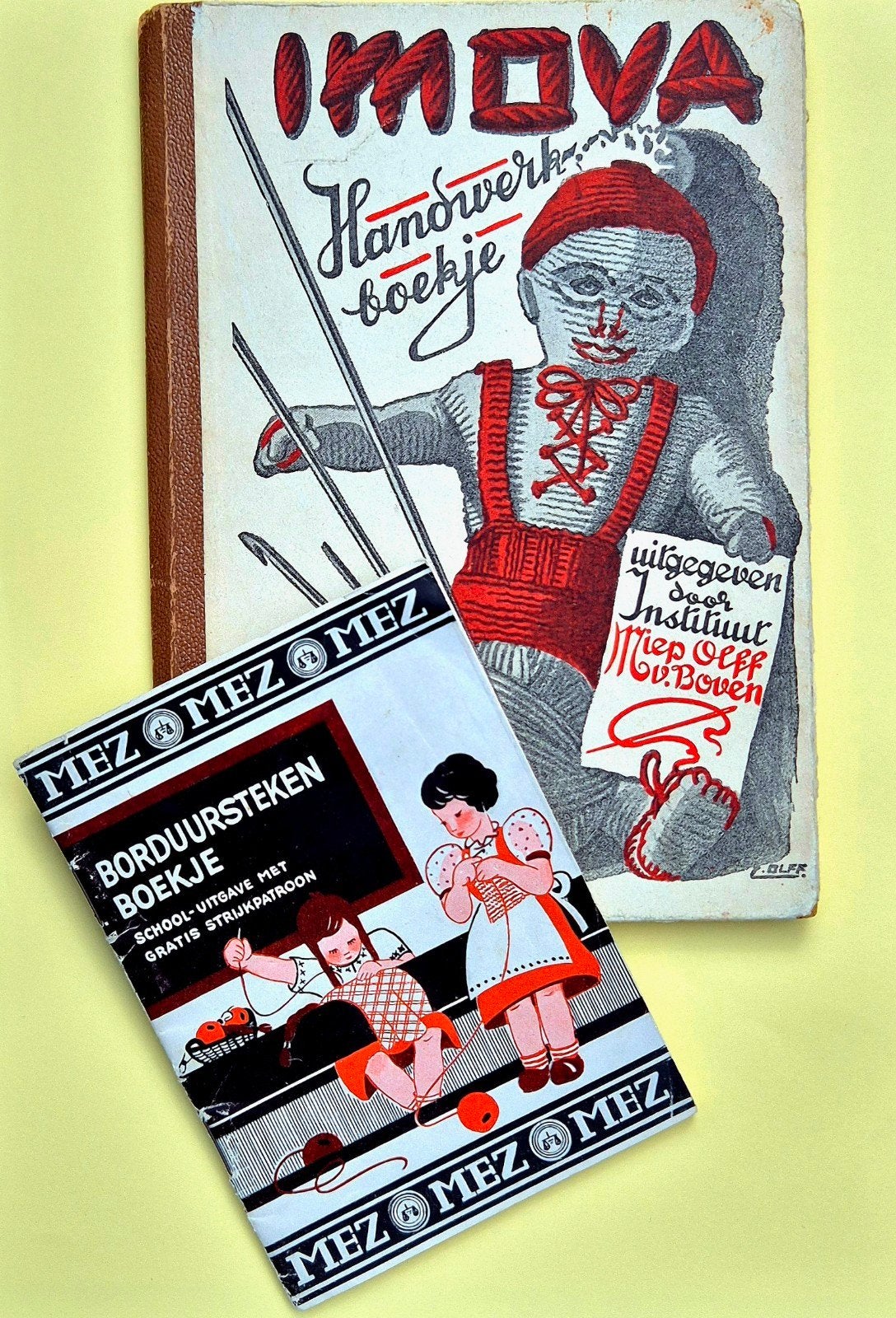 Antiek Imova Handwerk '47 & Mez Borduursteken boekje 1934, Gelezen, Miep Olff-van Boven, Ophalen of Verzenden, Borduren en Naaien