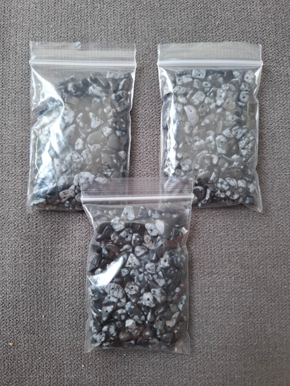 Partij pakket natuursteen kralen chips edelsteen zwart grijs, Kraal, -, -, Nieuw