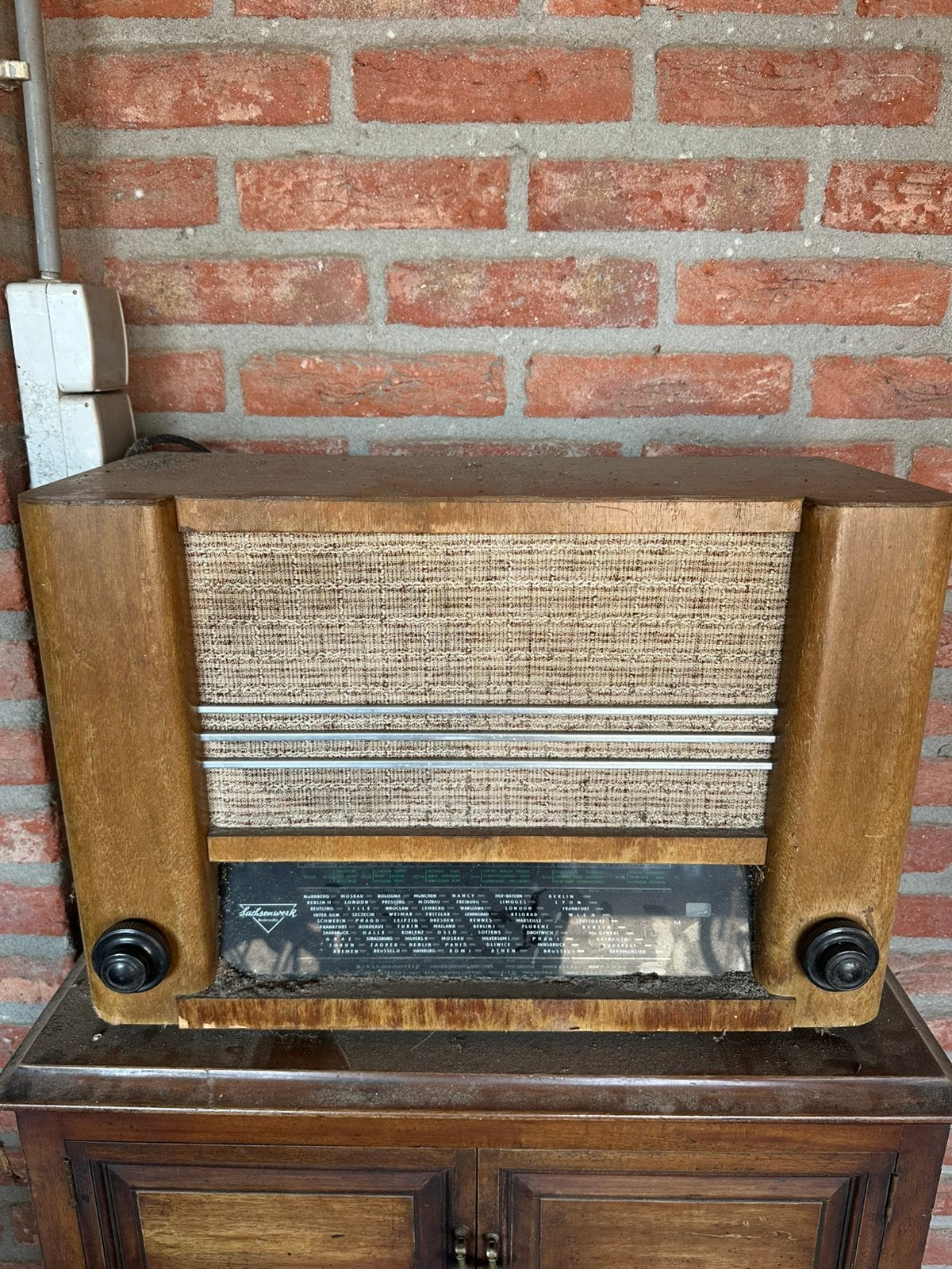 Antieke buizenradio–Sachsenwerk Olympia 502W (ca. jaren 1950, Ophalen