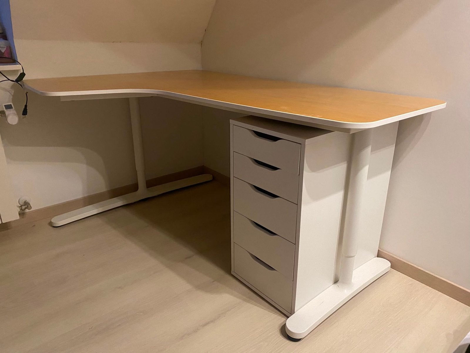 IKEA Bekant hoekbureau met lades, Huis en Inrichting, Ophalen, Gebruikt, Hoekbureau, IKEA