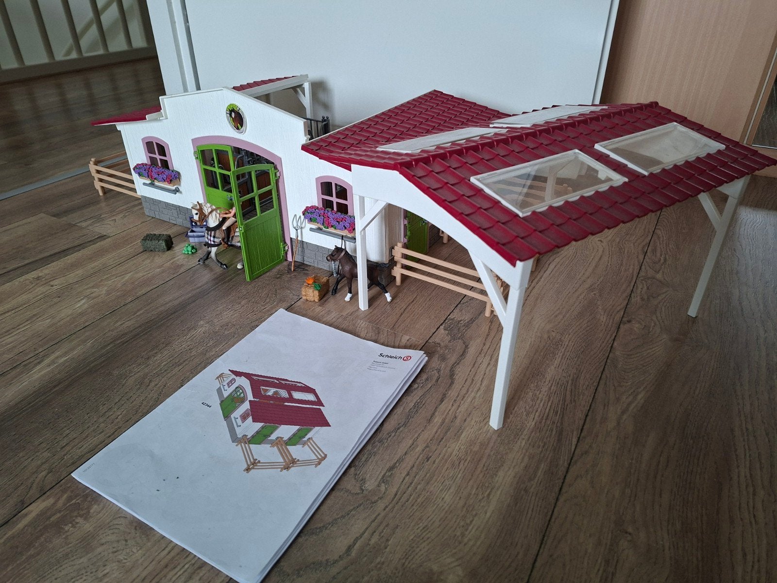 Schleich Paardenstal met accessoires en paarden, Ophalen, Zo goed als nieuw, Jongen of Meisje