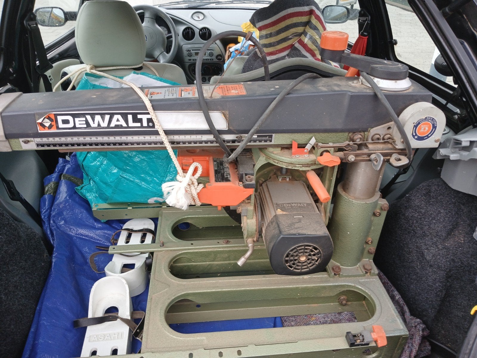 Dewalt zaagmachine - Ideaal voor werkplaats opruiming, Ophalen of Verzenden, Gebruikt, Afkortzaag, Dewalt