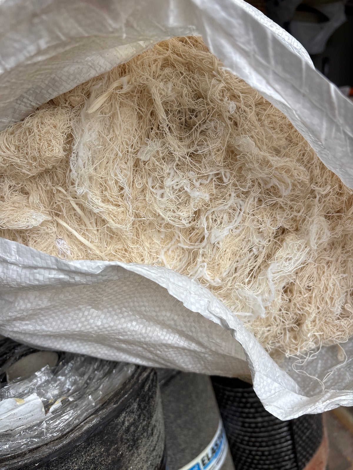 Grote zakken met poetskatoen ongeveer 30kg per zak, Ophalen, Overige materialen, Gebruikt, Beige