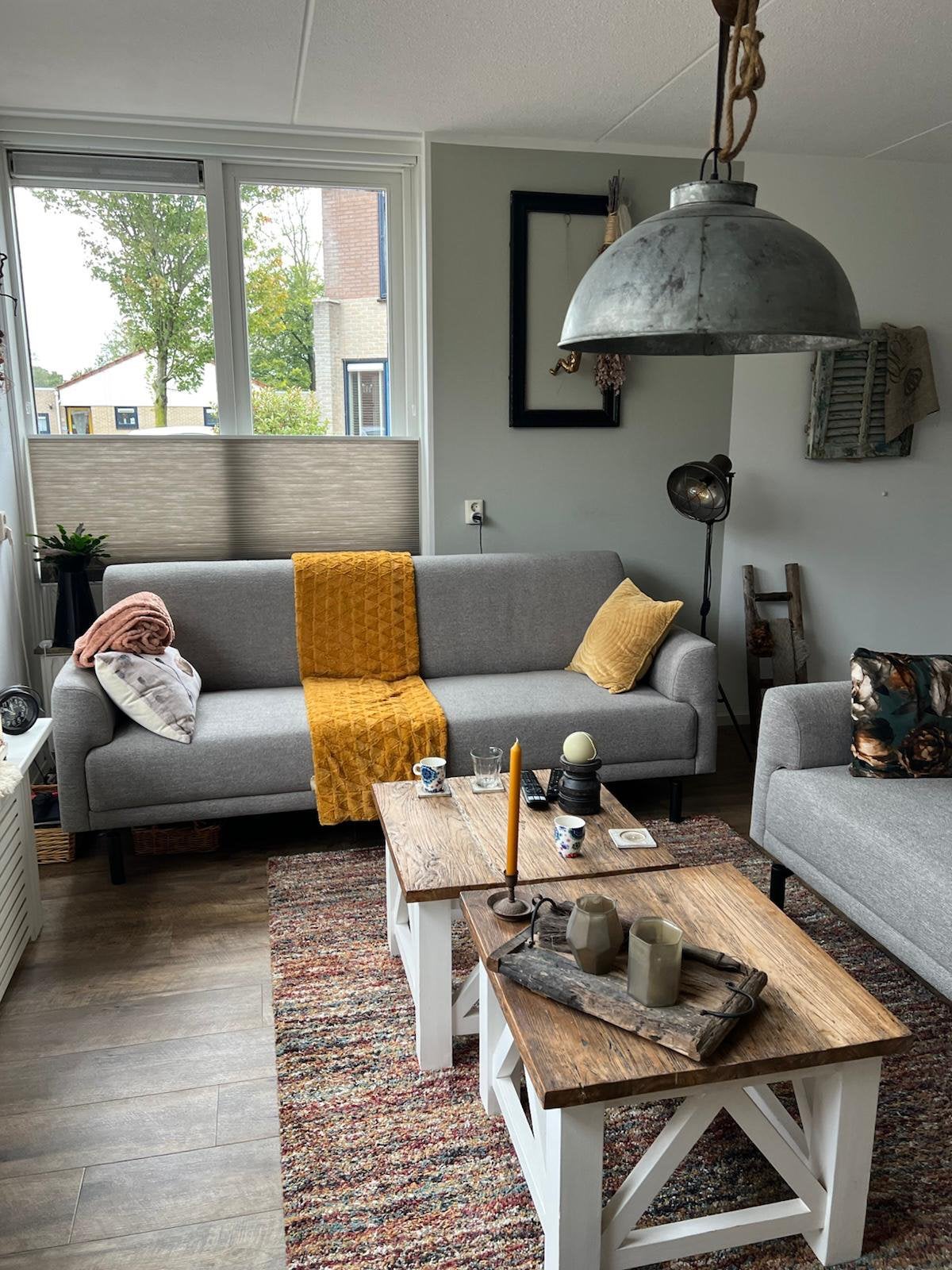 2 banken te koop, Huis en Inrichting, Banken | Bankstellen, Ophalen, Driepersoons, Zo goed als nieuw, Rechte bank
