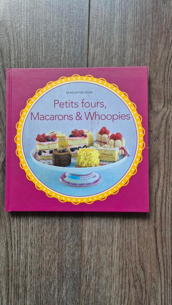 Petits Fours, Macarons & Whoopies Receptenboek, Onbekend, Ophalen of Verzenden, Zo goed als nieuw, Europa