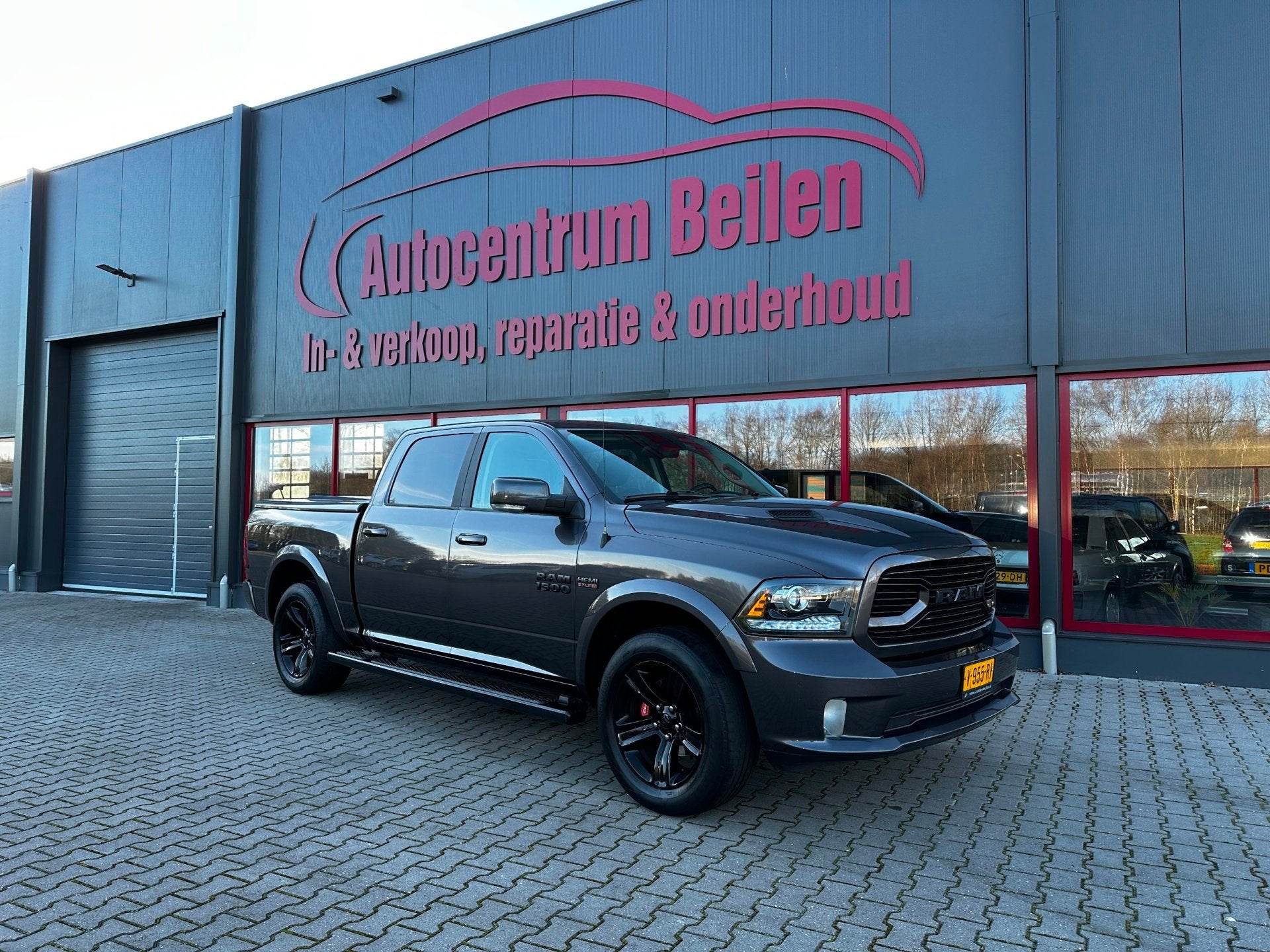 Dodge RAM 1500 SPORT CREW CAB / LPG-G3 / 4x4 / Leder /, Gebruikt, 5654 cc, Leder, Bedrijf