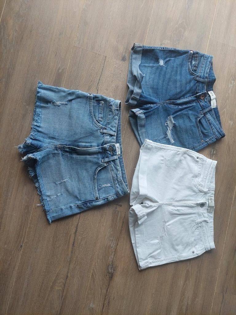 3 korte spijkerbroeken pakket JDY en Anti Blue, XS/S, Kleding | Dames, Broeken en Pantalons, Kort, Blauw, JDY, Anti Blue, Ophalen of Verzenden