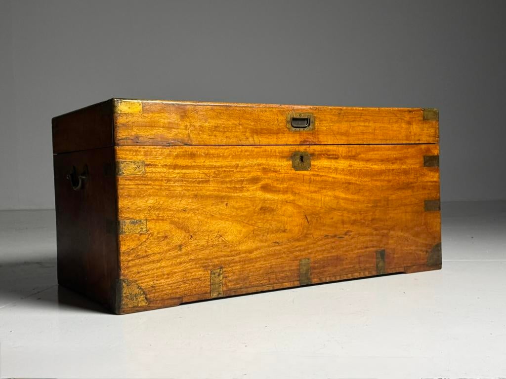 Campaign kist 19e eeuw camfer antiek, Ophalen, Zo goed als nieuw, Minder dan 50 cm
