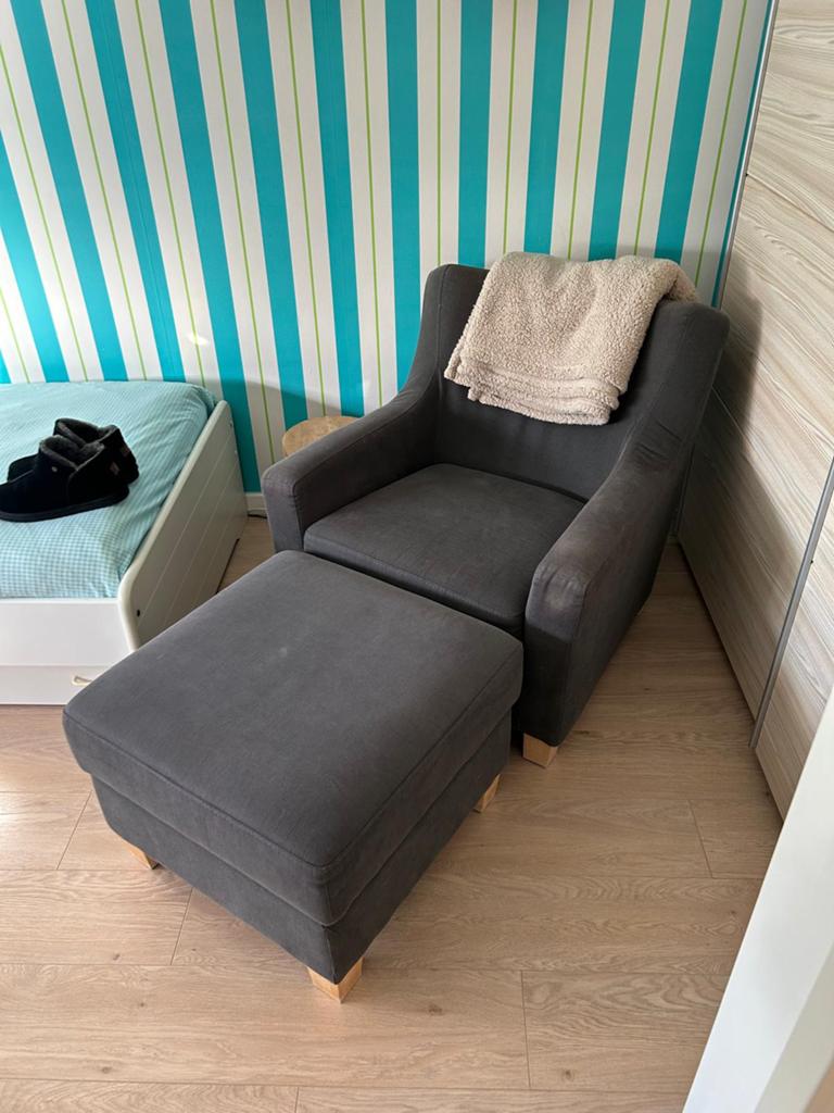 Mooie stoel incl hokker, Ophalen, Zo goed als nieuw, Stof, 50 tot 75 cm