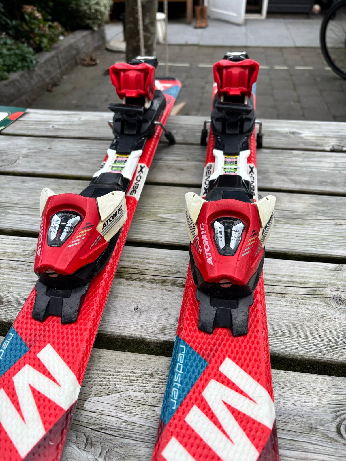 Atomic Redster XT 90 kinderski's met bindingen, Gebruikt, Ophalen of Verzenden, Carve, Atomic