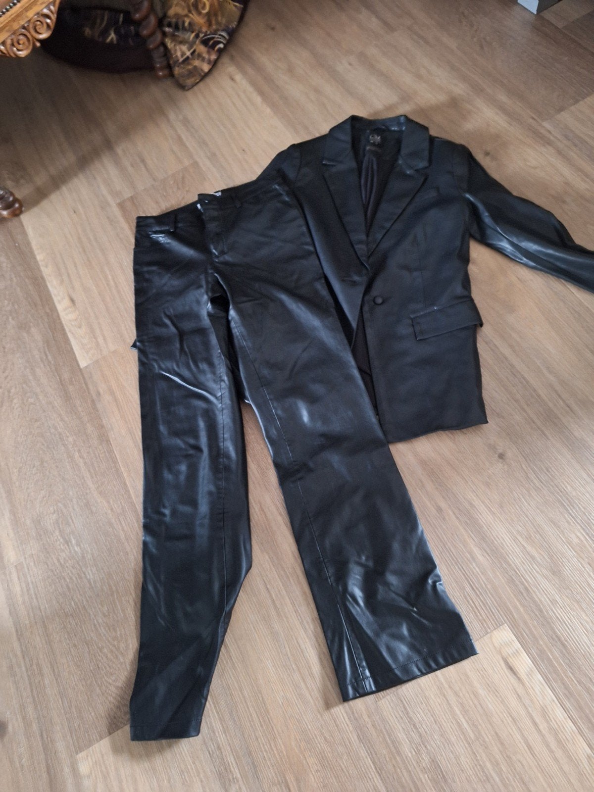 Zwarte leren blazer en broek set - Clockhouse & Zara, Kleding | Dames, Broeken en Pantalons, Gedragen, Maat 36 (S), Zwart, Lang
