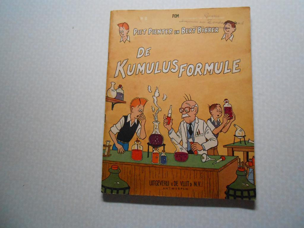 piet pienter en bert bibber 6 De Kumulusformule 1957 1 ste d, Gelezen, Pom, Eén stripboek, Ophalen of Verzenden