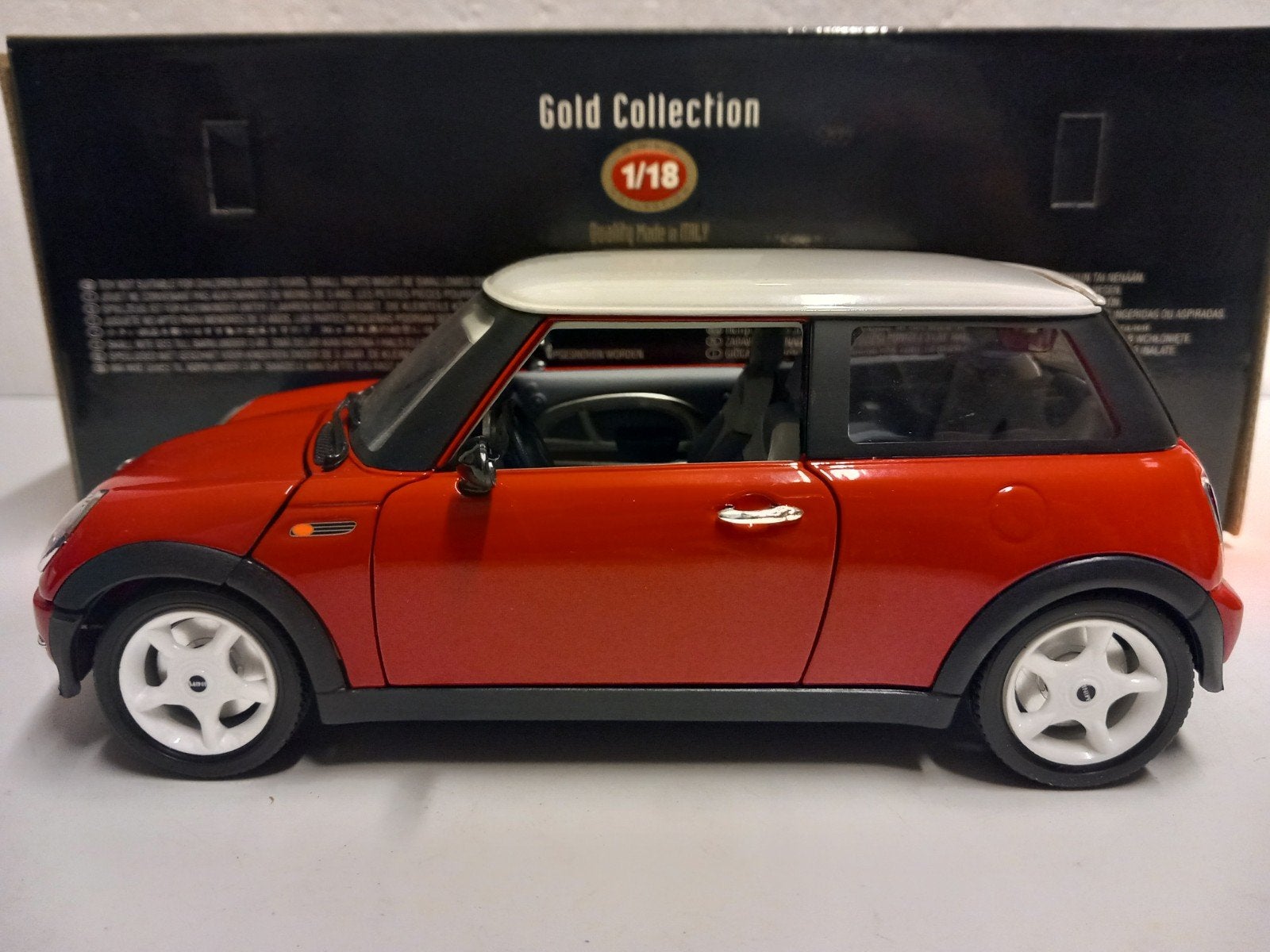 Mini Cooper rood 2000 Bburago metal 1:18 KRD, Ophalen of Verzenden, Zo goed als nieuw, Auto, Overige merken