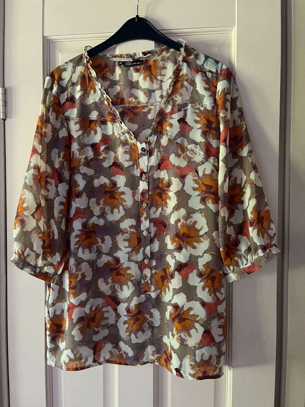 DiDi blouse met driekwart mouwen. Maat m. Met V-hals, Kleding | Dames, Blouses en Tunieken, Verzenden, Zo goed als nieuw, Maat 38/40 (M)