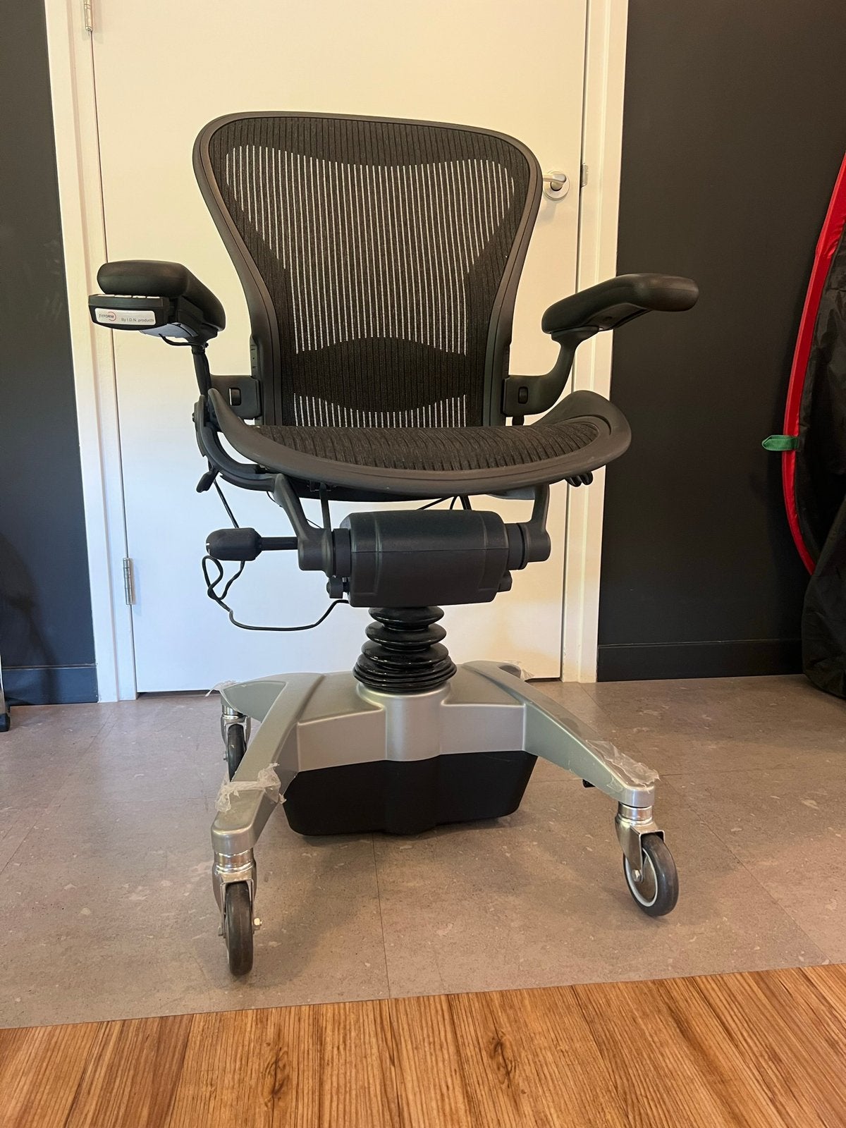 Elektrische hoog-laag stoel | Herman Miller Aeron, Ophalen, Zo goed als nieuw, Elektrische rolstoel