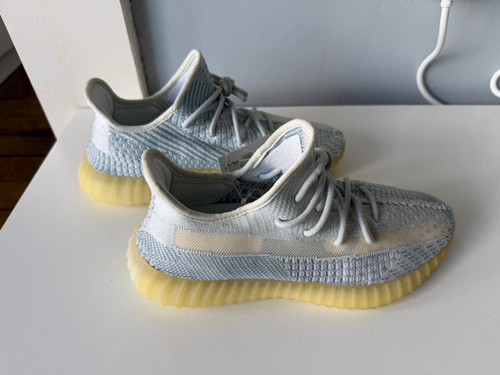 brand new adidas yeezy 350 v2 cloud white, Ophalen of Verzenden, Nieuw, Wit