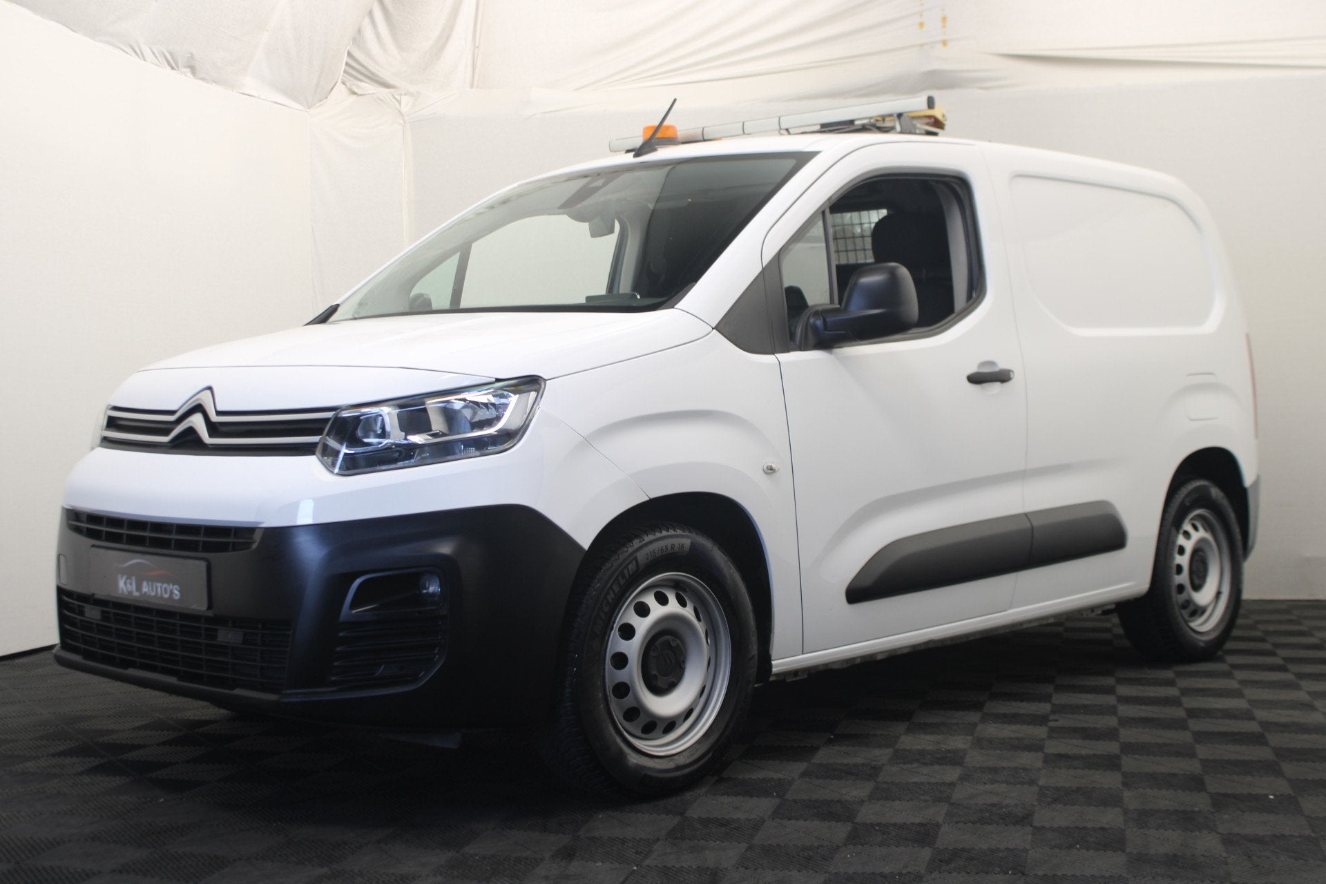Citroën Berlingo 1.2 PureTech Feel |Automaat|Camera|Navi|, Auto's, Bestelauto's, Gebruikt, Zwart, 1199 cc, Citroën