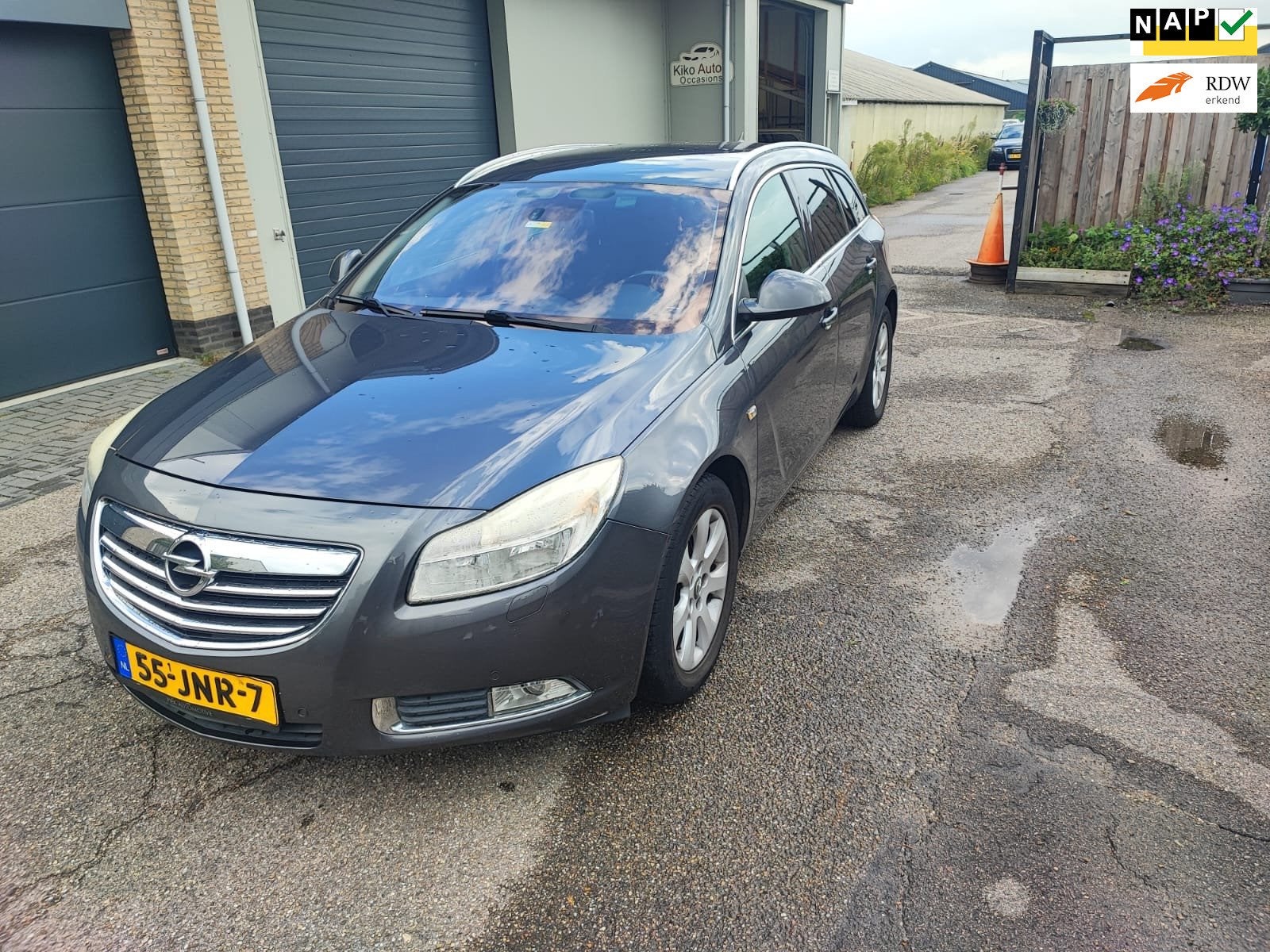 Opel Insignia Sports Tourer 1.8 Executive, Gebruikt, 4 cilinders, Origineel Nederlands, Handgeschakeld