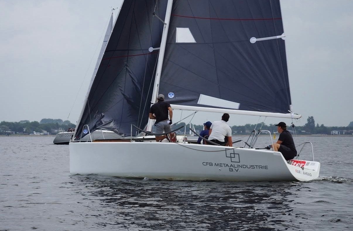 Platu 25 Wedstrijdboot met trailer Nieuwe North Sails 3DI, Watersport en Boten, Kajuitzeilboten en Zeiljachten, Ophalen, Wedstrijdjacht of racer