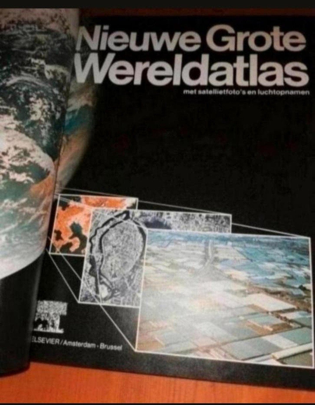Nieuwe Grote Wereldatlas met satellietfoto's en luchtopnamen, Gelezen, Overige atlassen, Ophalen of Verzenden, 1800 tot 2000