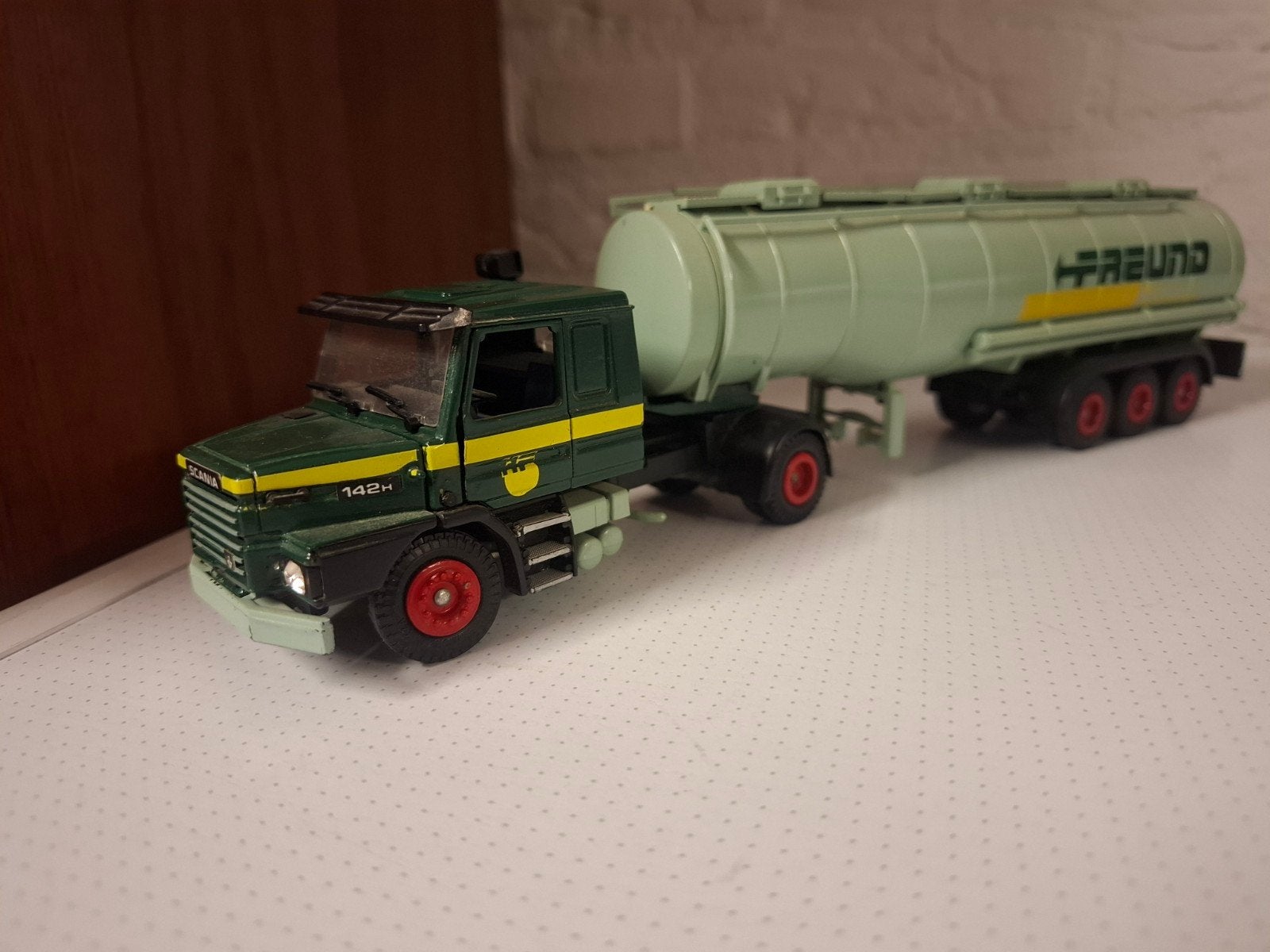 Tekno Scania 142 T  Freund tanktransort, Hobby en Vrije tijd, Ophalen of Verzenden, Zo goed als nieuw, Bus of Vrachtwagen, Tekno