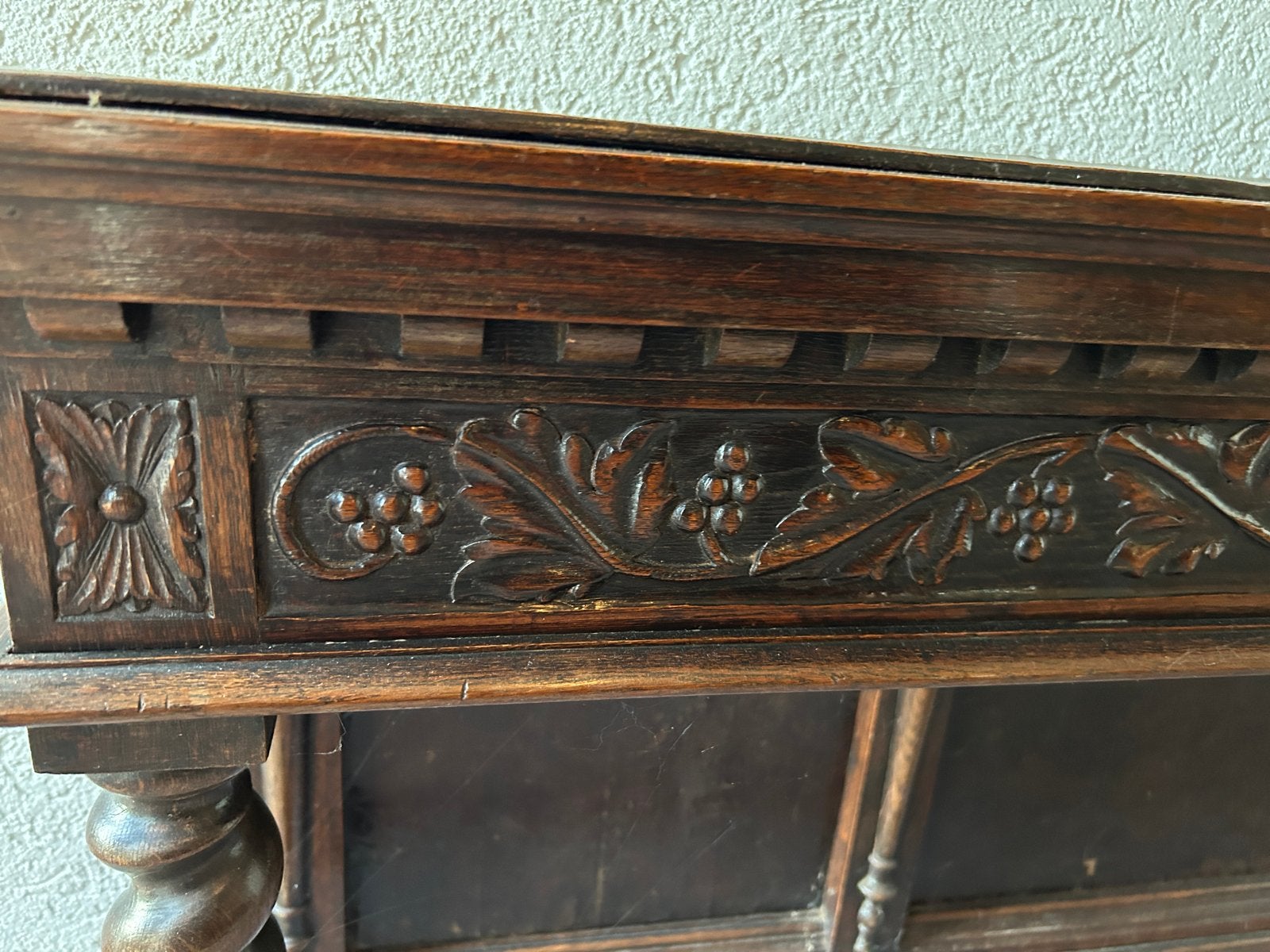 Antieke houten console tafel met druivenmotief, Ophalen