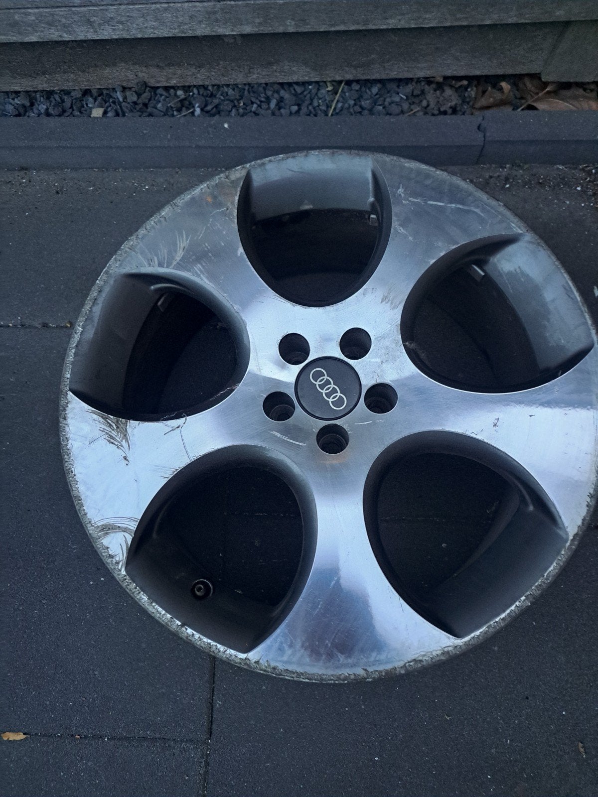 18 inch VW Golf GTI "Detroit" velg met stoeprandschade, Ophalen, Gebruikt