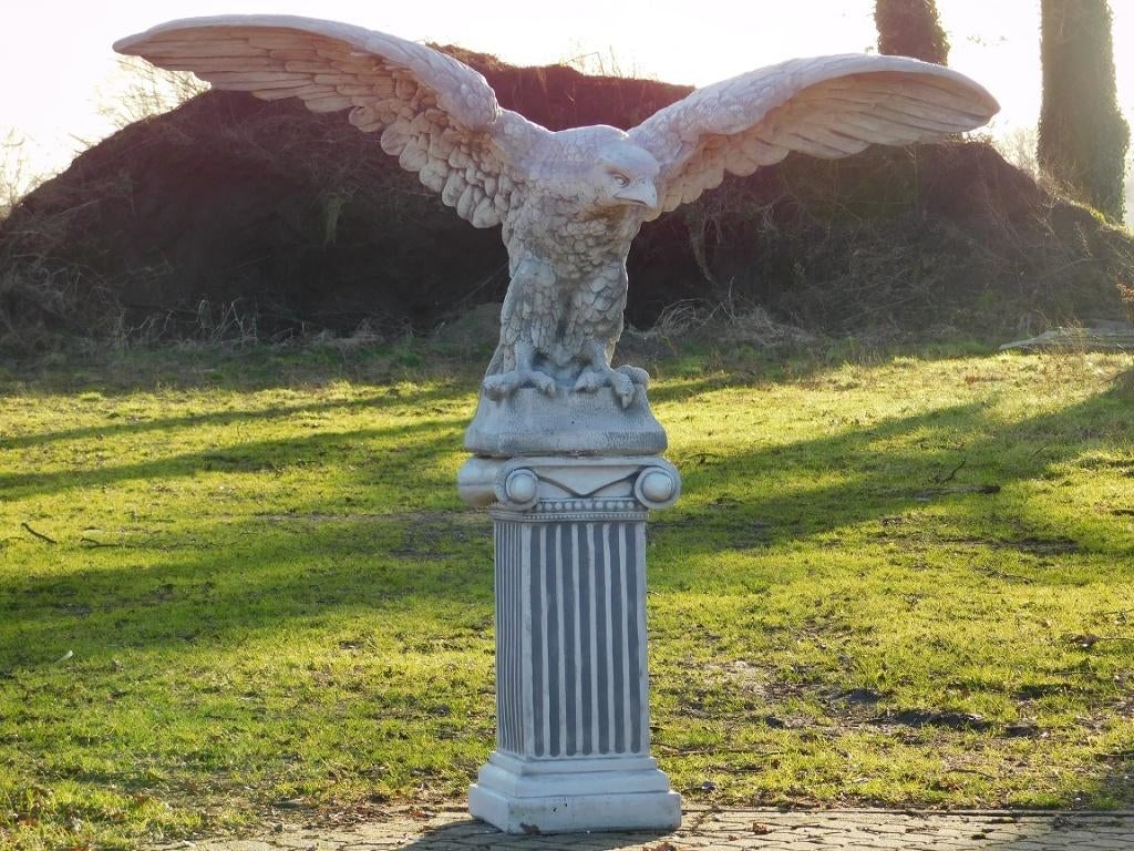Adelaar XXL op Sokkel - 160 cm - Volledig Steen, Dierenbeeld, Steen, ., Ophalen of Verzenden