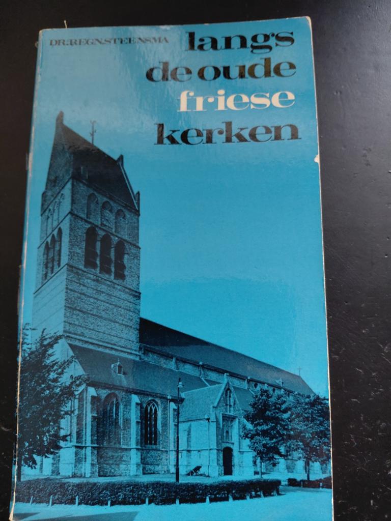 Langs de oude friese kerken, Ophalen of Verzenden, Gelezen