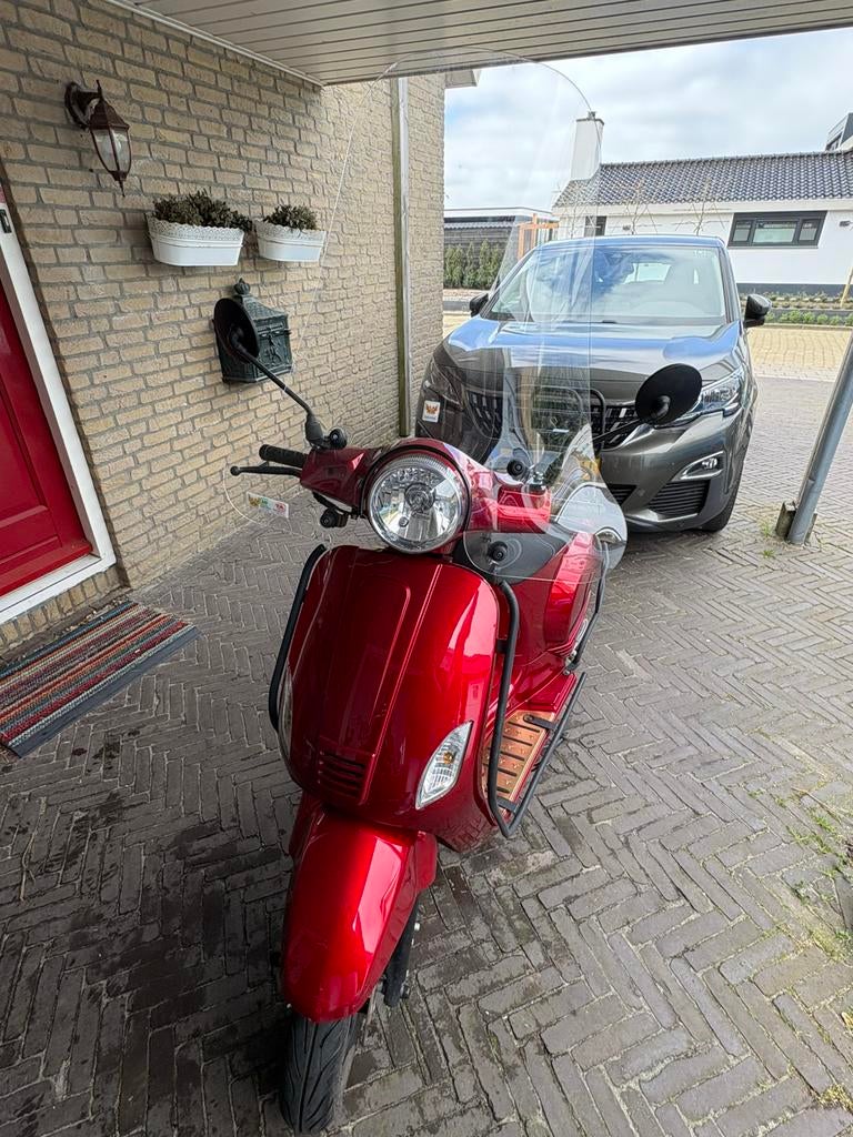 Rode scooter Senzo Riva Lux, Ophalen, Zo goed als nieuw, Benzine