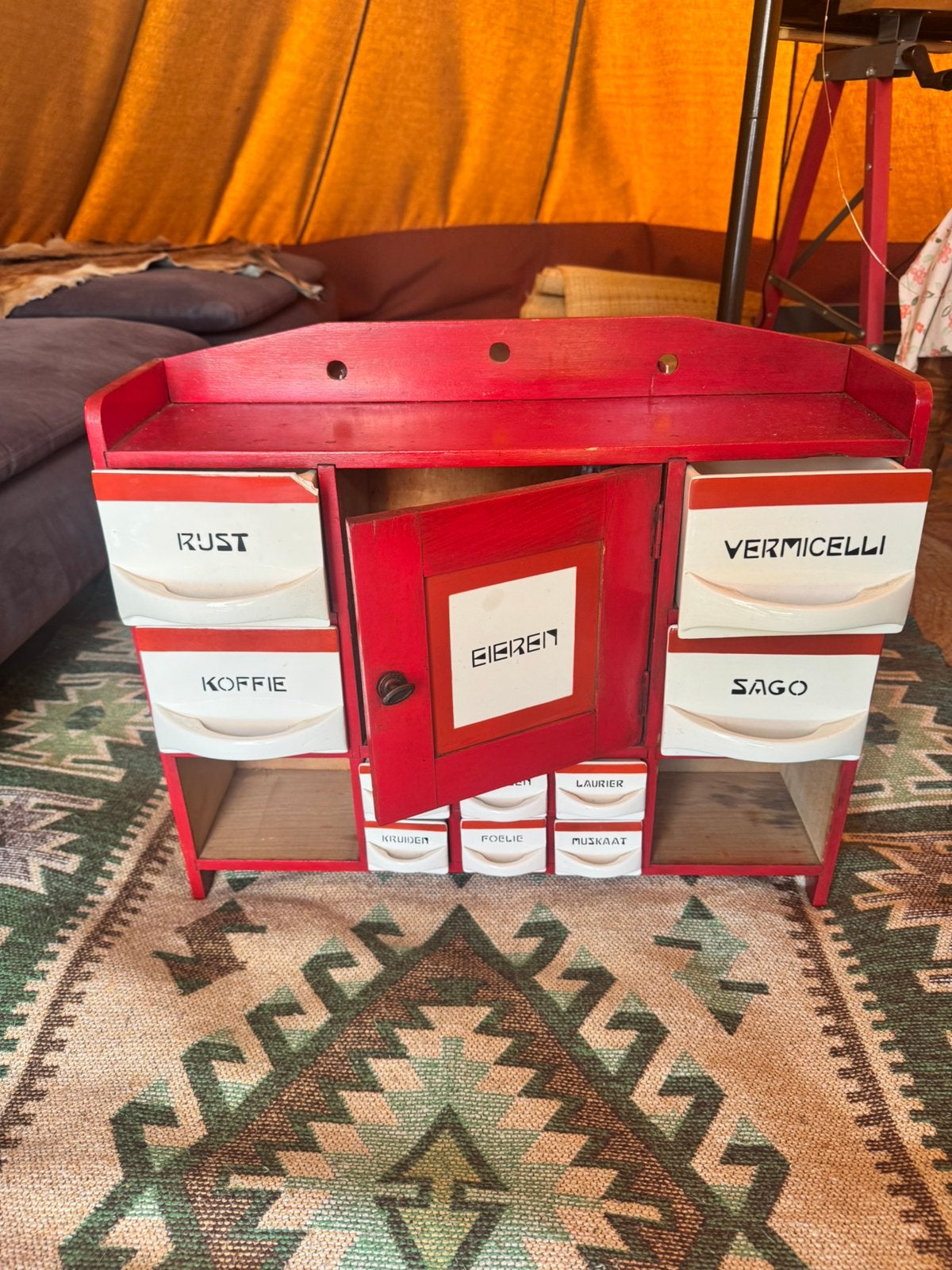 Prachtig keuken kruidenkastje rood, Antiek en Kunst, Ophalen