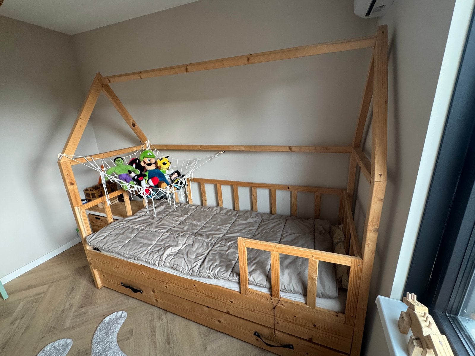 Houten bed huisje met uitschuifbaar extra bed, Ophalen, 85 tot 100 cm, Gebruikt, Lattenbodem