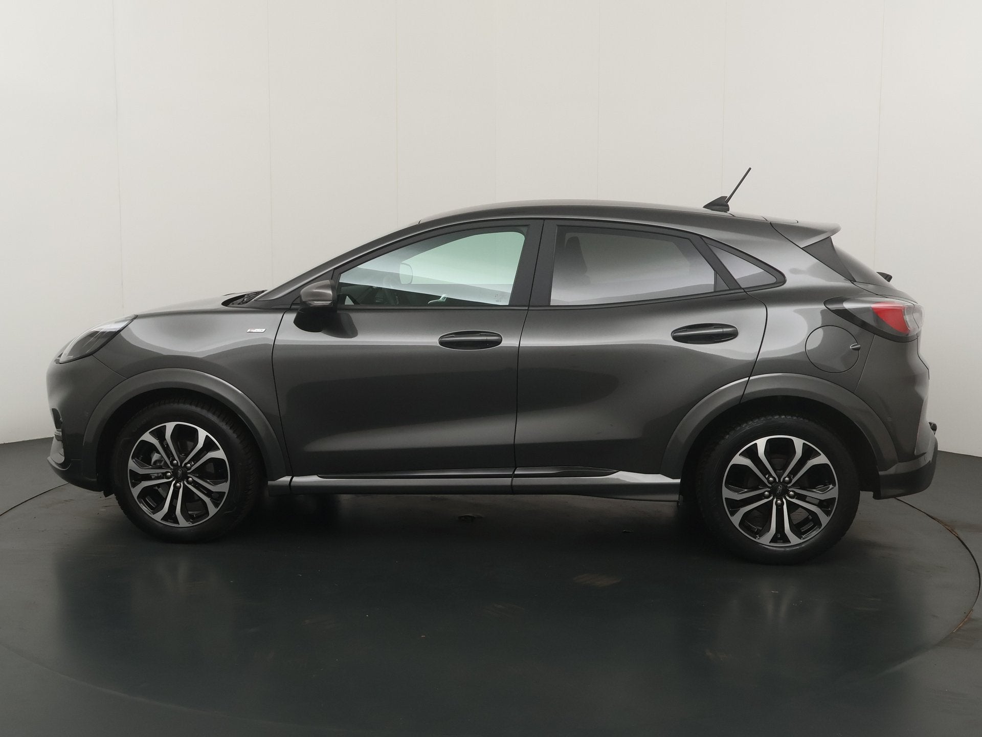 Ford Puma EcoBoost Hybrid 125 pk ST-Line | Trekhaak | Winter, 665 kg, Bedrijf, Hybride Elektrisch/Benzine, 3 cilinders
