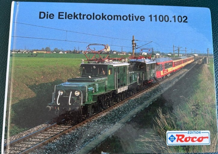 prachtig boek DIE ELEKTROLOKOMOTIVE 1100.102 EDITION ROCO, Hobby en Vrije tijd, Ophalen of Verzenden, Zo goed als nieuw, Boek, Tijdschrift of Catalogus