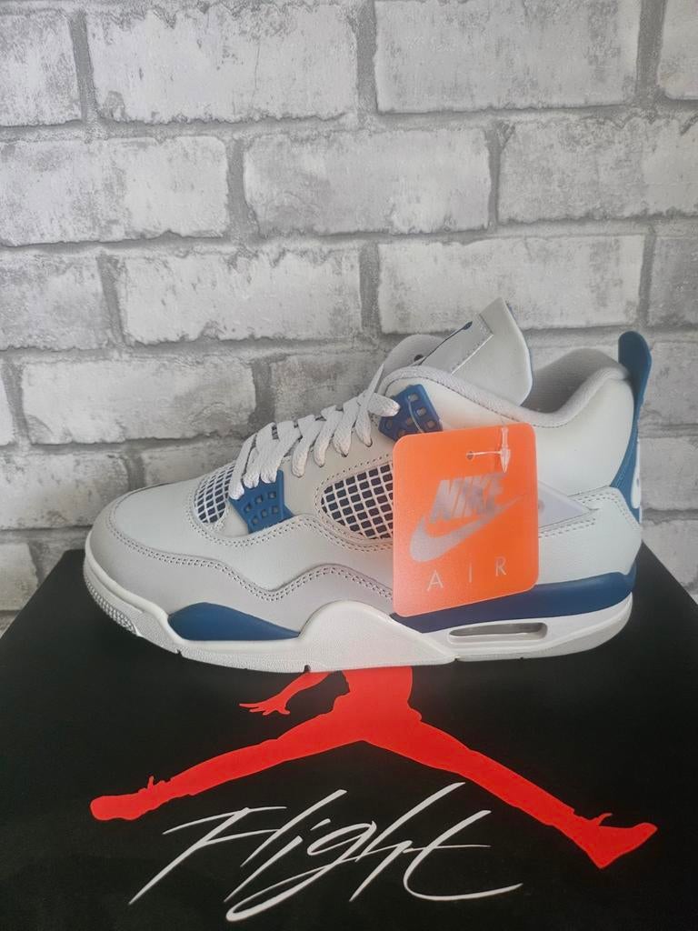 Air Jordan 4 retro MILITARY BLUE maat 40-40-40, Ophalen of Verzenden, Nieuw, Blauw
