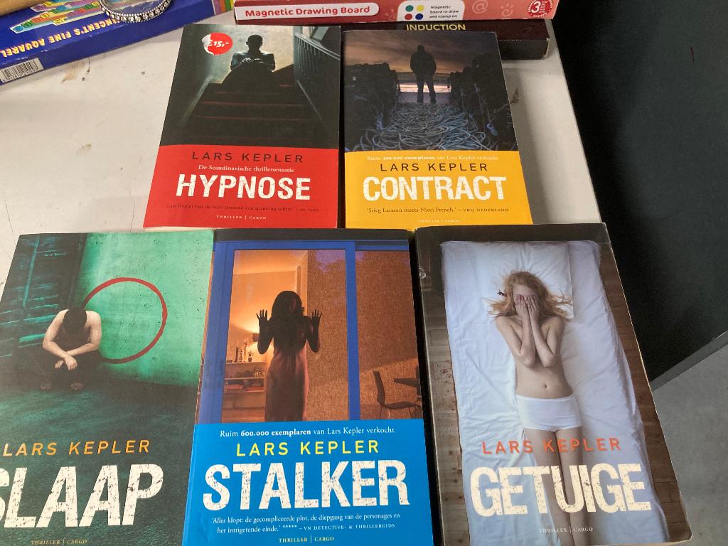 T.K. Lars Kepler Getuige & Hypnose, Boeken, Thrillers, Zo goed als nieuw, Wereld overig, Ophalen of Verzenden
