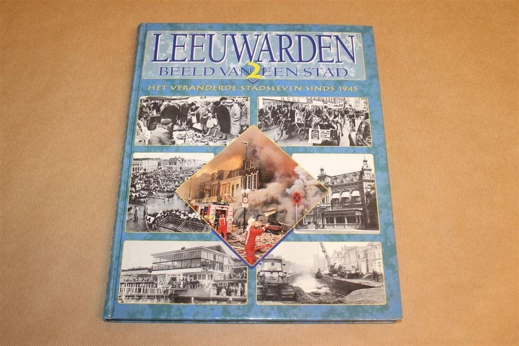 Leeuwarden Na 1945 — Fotoboek Stadsleven Deel 2, Boeken, Ophalen of Verzenden, Gelezen