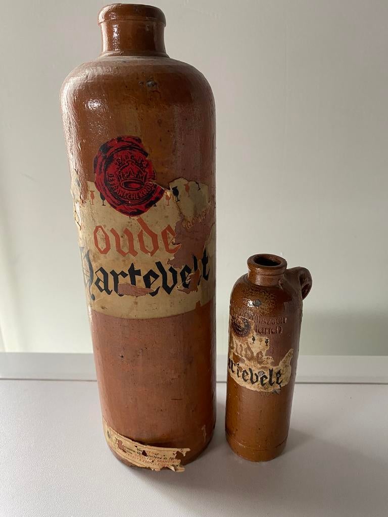 2x oude HARTEVELT jenever kruik, Ophalen of Verzenden, Zo goed als nieuw