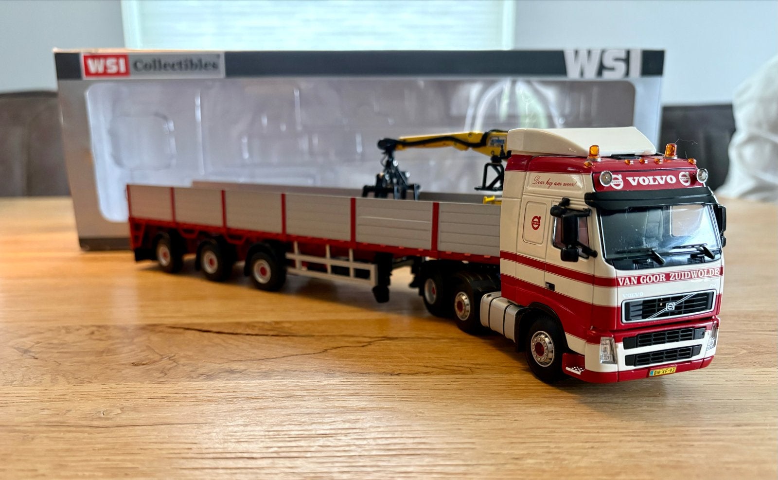 WSI 1:50 Volvo FH Globe Van Goor Zuidwolde met Kennis traile, Hobby en Vrije tijd, Modelauto's | 1:50, Ophalen of Verzenden, Zo goed als nieuw