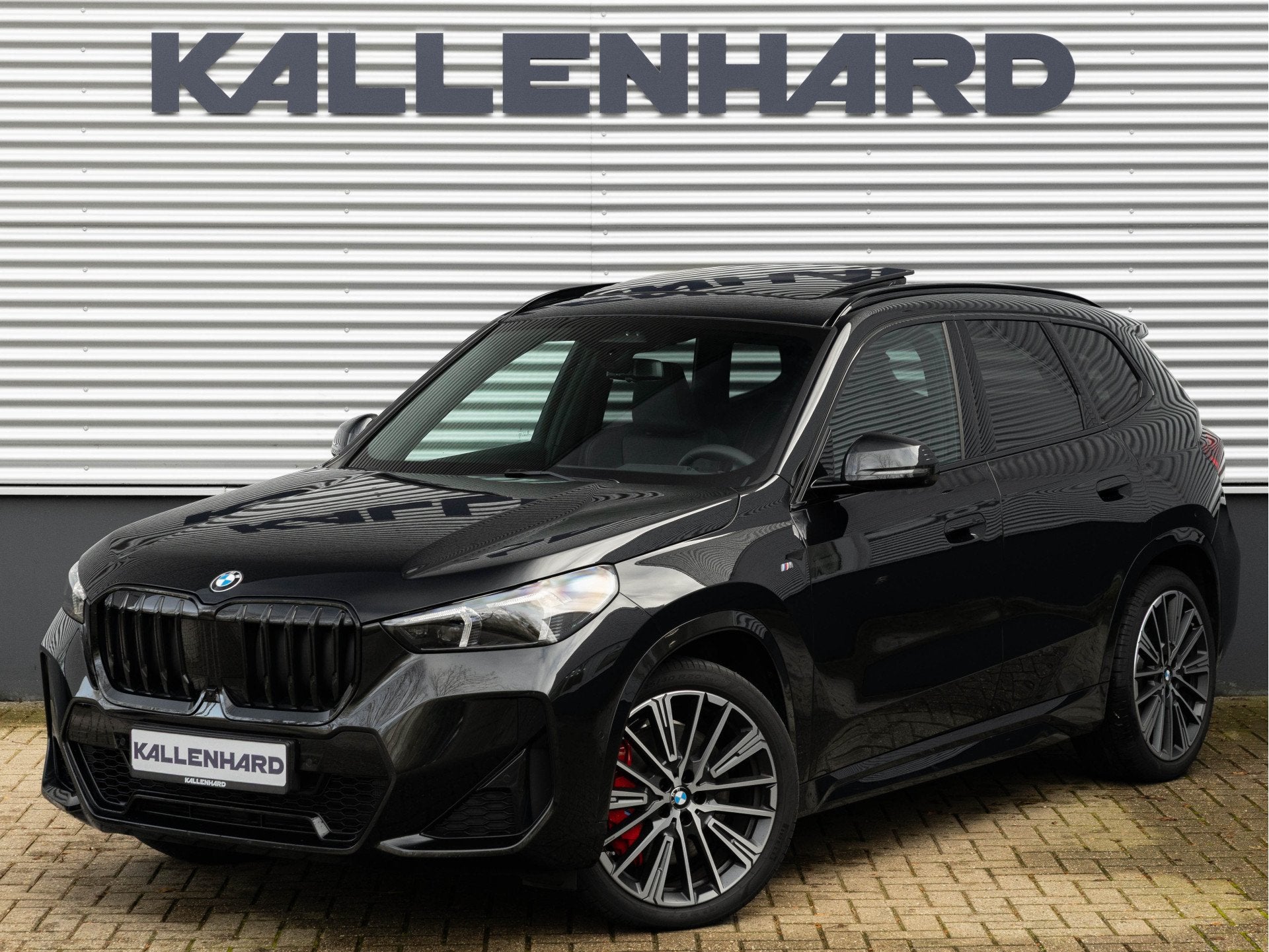 BMW X1 sDrive18i M-Sport Pro - Pano - Memoryzetel - Trekhaak, Auto's, 136 pk, 24 maanden, Zwart, Leder
